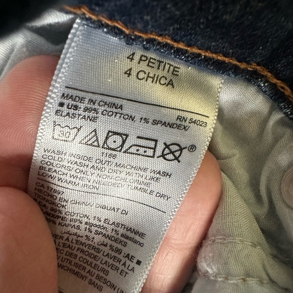 Pre-loved Old Navy Boyfriend Jeans - Picture 3 of 4